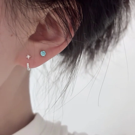 Pure silver colored zircon magnetic ear studs for ear piercing earrings, a trendy and simple design for women Pure silver colored zircon magnetic ear studs for ear piercing earrings, a trendy and simple design for women